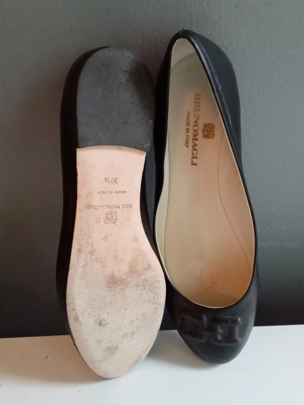 Bruno Magli Black Leather Ballet‎ Flats Embossed Logo Made in Italy Womens 7.5
